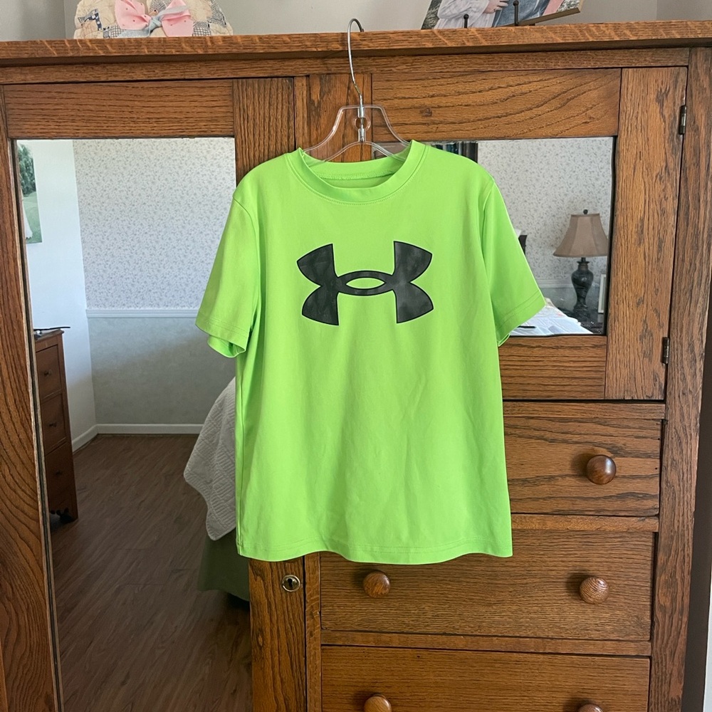 Under Armour Size YSM (8) Tee Shirt